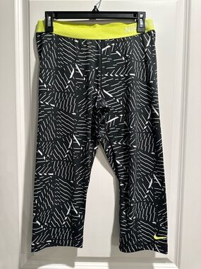 Like New! Nike Pro Dri-Fit Cropped Leggings